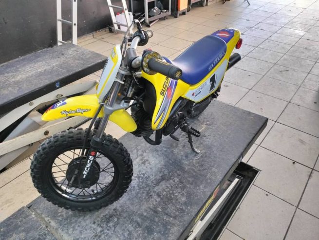 Motocross-pour-enfant-Suzuki-JR50-presque-neuve-a-vendre-a-La-Marsa