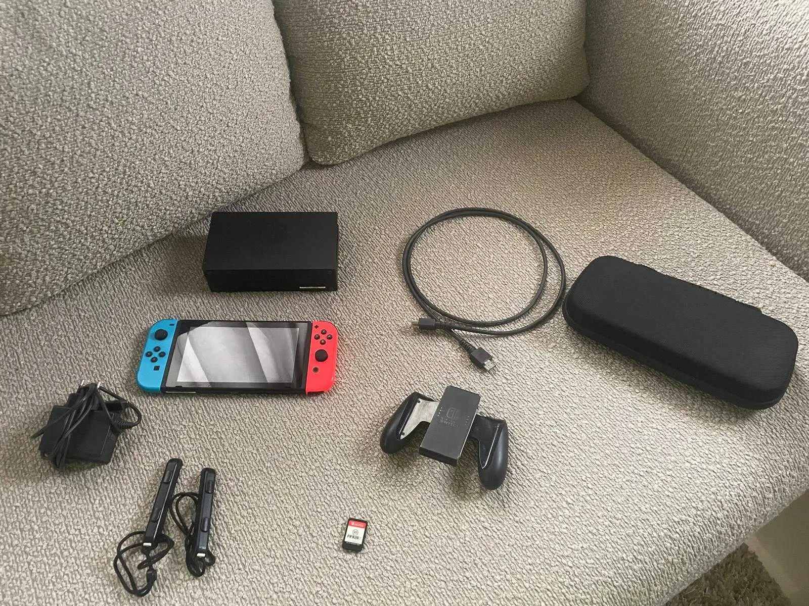 Nintendo-Switch-avec-FIFA-20-et-accessoires-a-vendre-a-Bardo