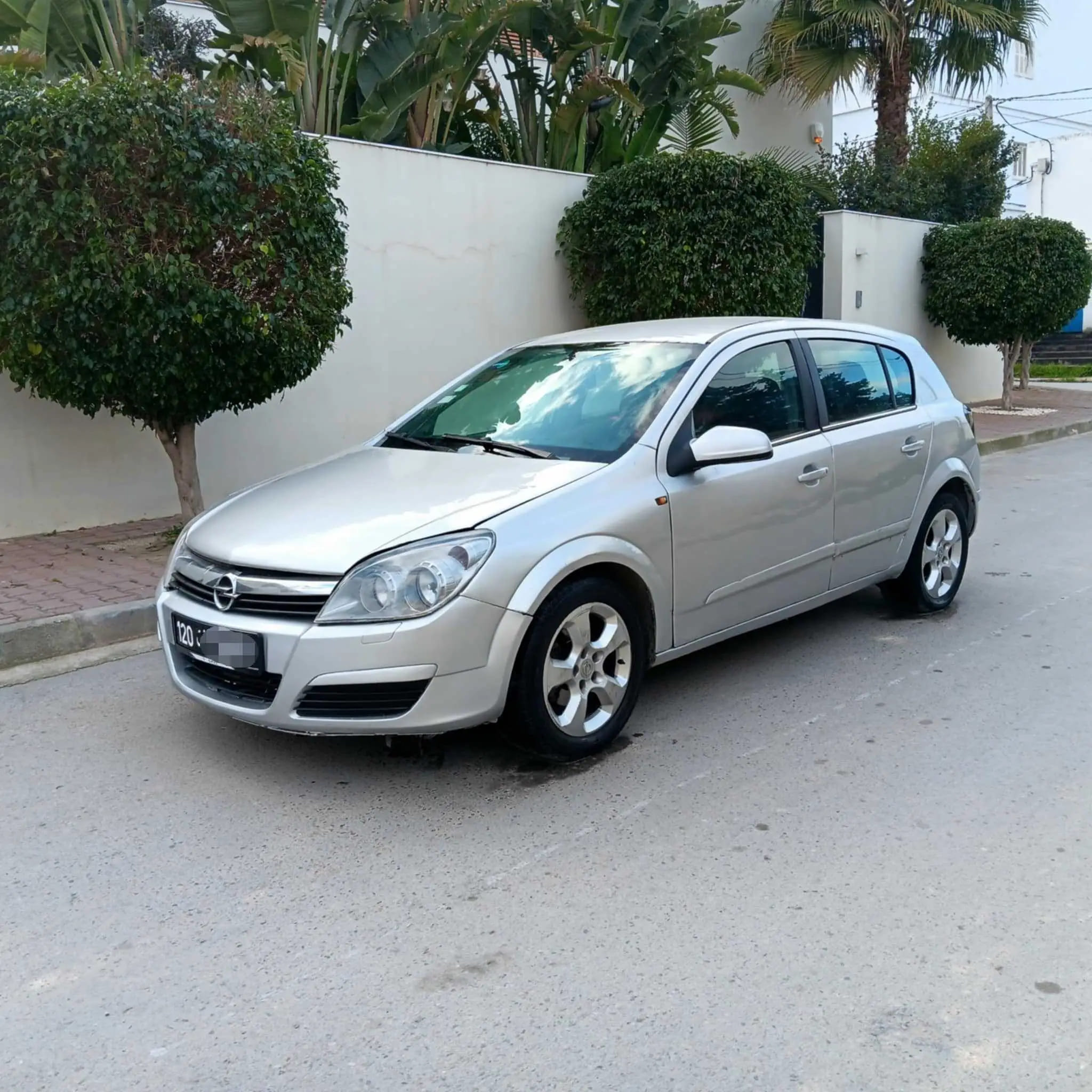 Opel-Astra-H-2005-Diesel-gris-a-vendre-a-El-Ouardia-Tunis-bien-entretenue