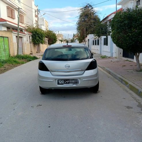 Opel-Astra-H-2005-fiable-et-economique-a-vendre-a-El-Ouardia