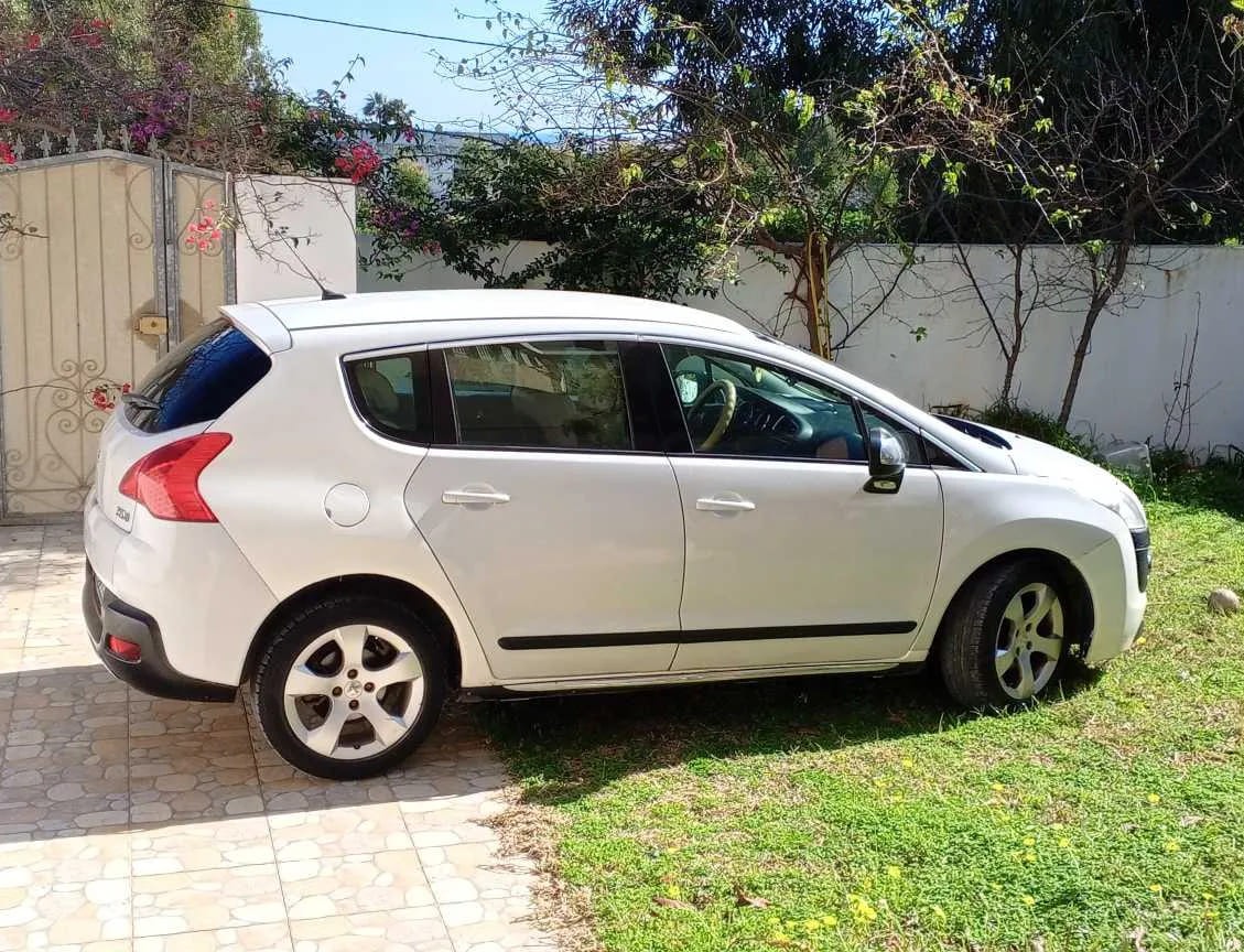 Peugeot-3008-annee-2012-essence-1.6L-7-CV-bien-entretenue-a-vendre-a-Kelibia-220000-km-climatisation-ABS-ESP-jantes-alliage