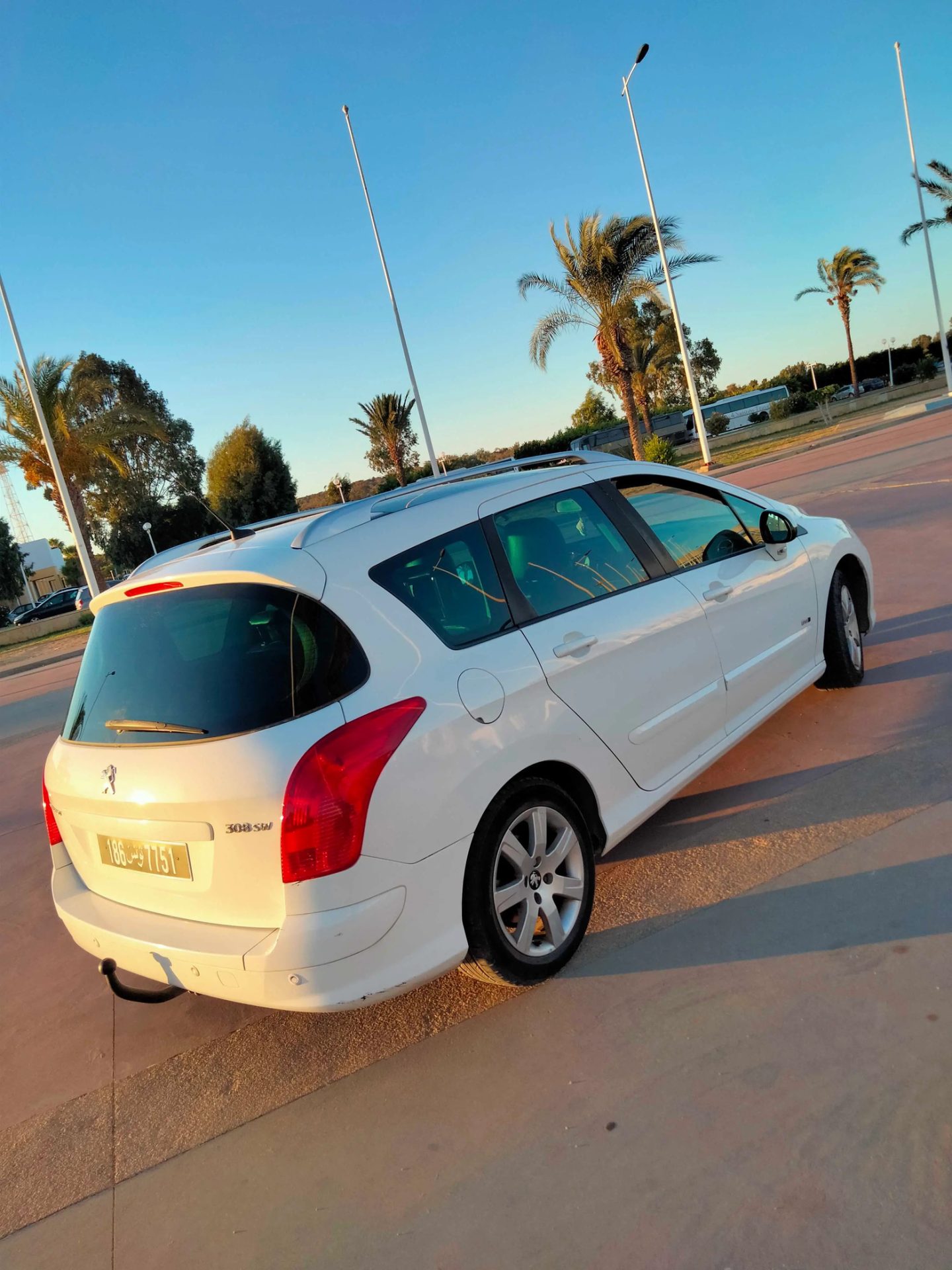 Peugeot-308-SW-Break-2015-a-vendre-en-Tunisie-–-Tres-bon-etat-diesel