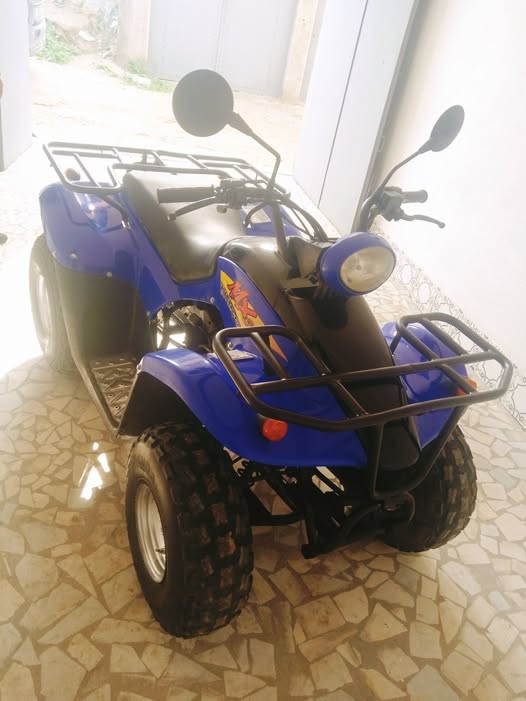 Quad-tout-terrain-Kymco-150cc-avec-carte-grise-a-vendre-a-nabeul