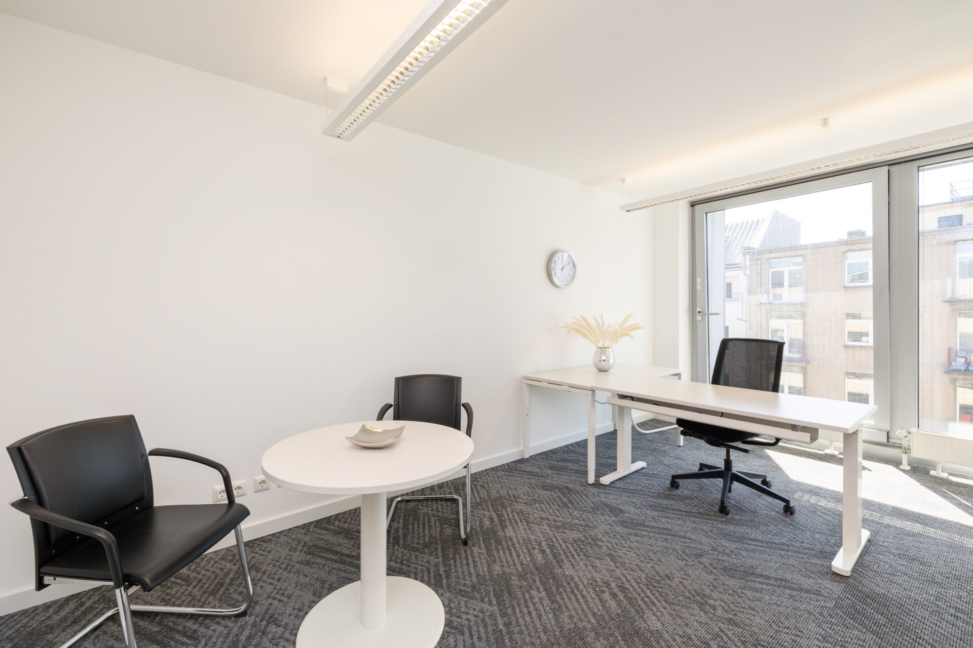 Regus-Konigsallee-92a-1426-Dusseldorf-Germany-Small-Office