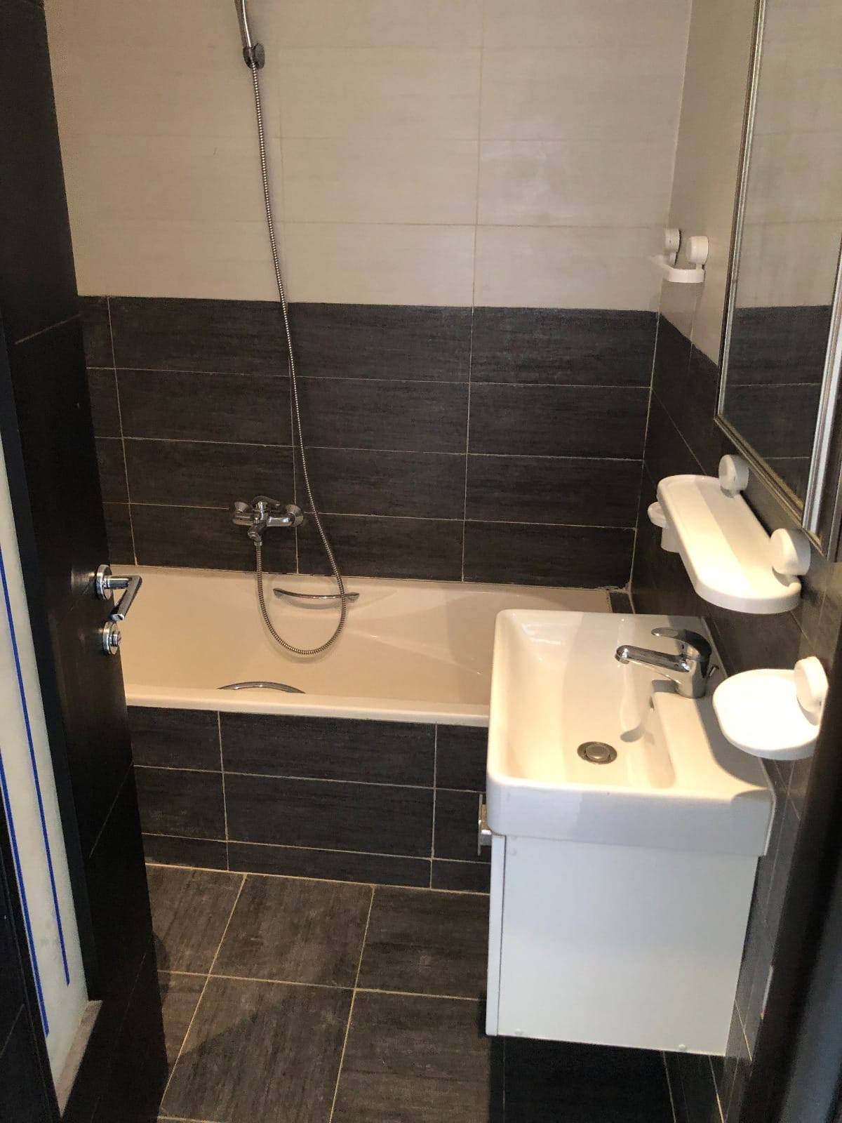 Salle-de-bain-moderne-Appartement-S3-Riadh-El-Andalous