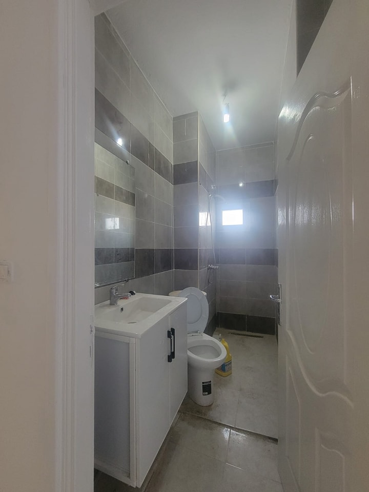 Salle-de-bain-moderne-dans-appartement-S2-sur-la-Corniche-de-Bizerte