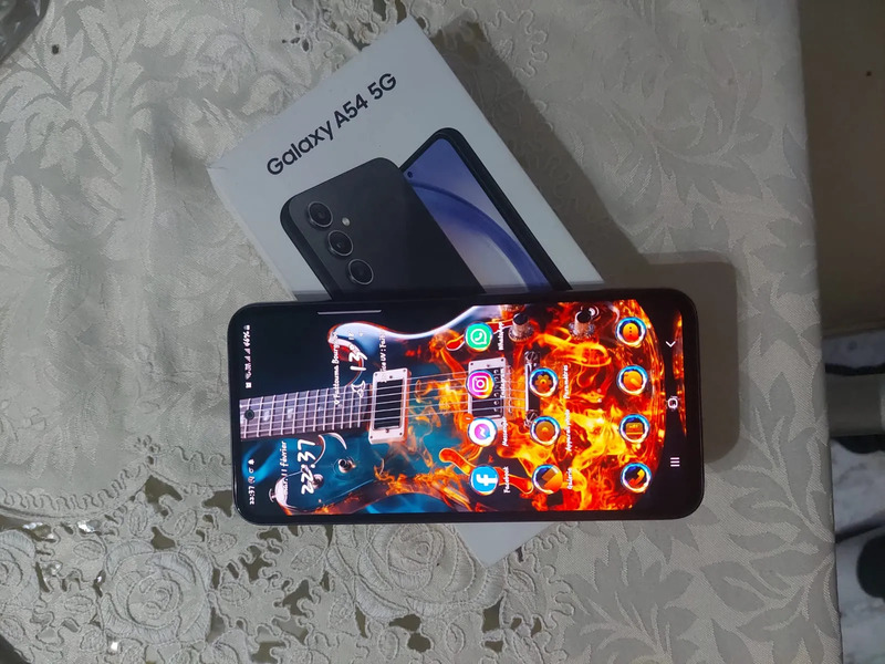 Samsung-Galaxy-A54-5G-a-vendre-en-Tunisie-–-8GB-RAM-256GB-presque-neuf