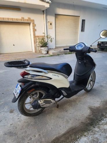 Scooter-economique-et-moderne-Piaggio-Liberty-S-50