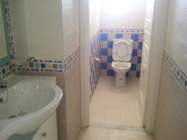 Toilette-dans-Appartement-S3-a-louer-aux-Jardins-de-Carthage