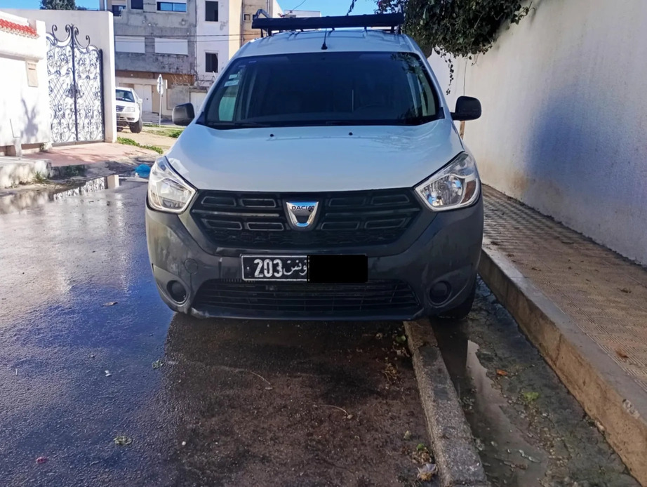 Utilitaire-Dacia-Dokker-2018-en-parfait-etat-faible-kilometrage-a-vendre-a-Khzema