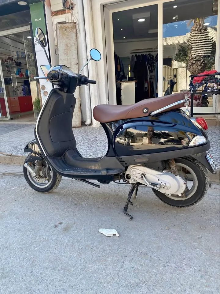 Vespa-LX-50cc-marron-a-vendre-en-Tunisie-–-Modele-2025-etat-neuf