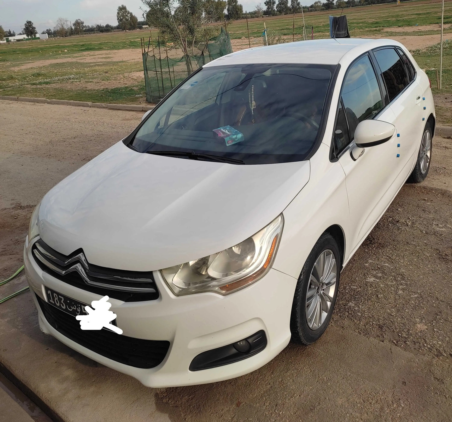 Voiture-Citroen-C4-disponible-a-Kairouan-–-Contact-et-informations