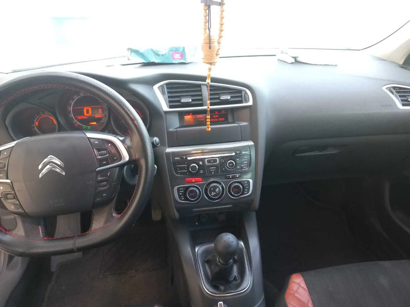 Voiture-Citroen-C4-disponible-a-Kairouan-–-Tableau-de-bord