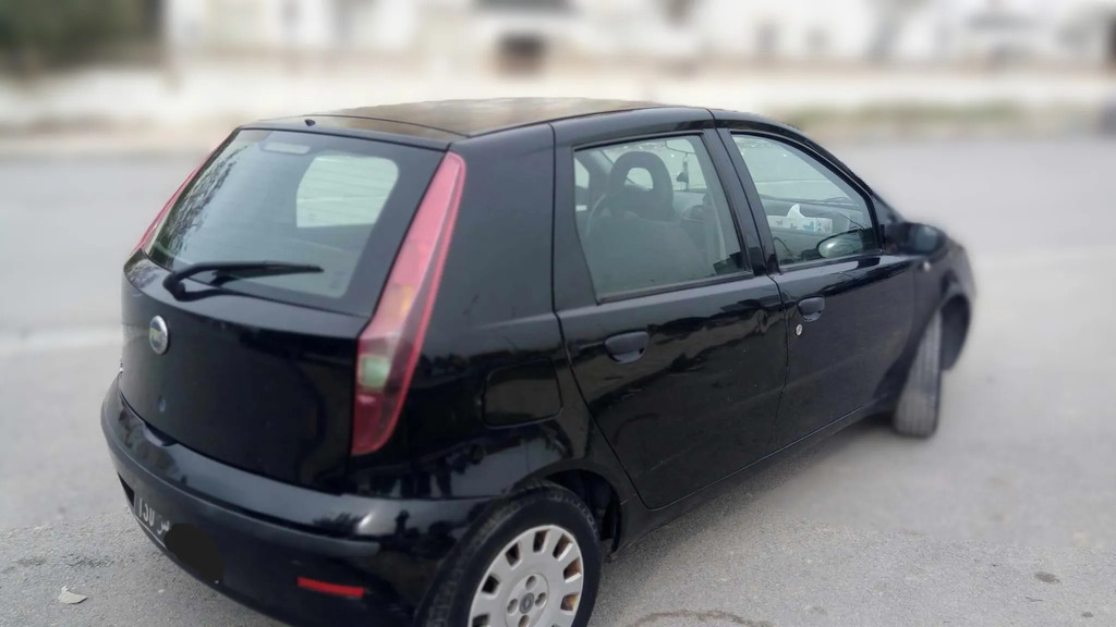 Voiture-FIAT-Punto-3-annee-2007-a-vendre-a-El-mourouj