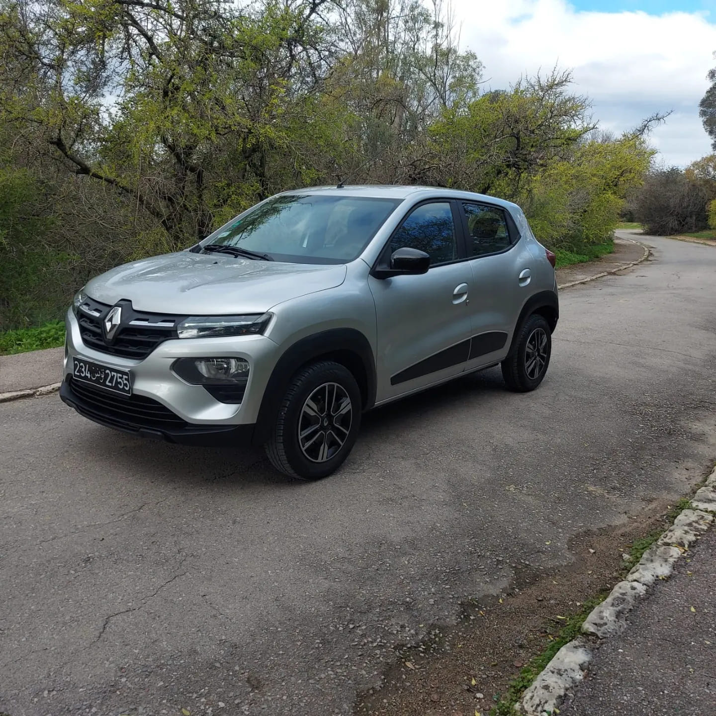 Voiture-Renault-Kwid-essence-2023-disponible-a-El-Menzah