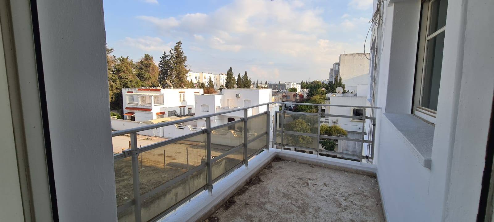 Vue-exterieure-de-residence-a-El-Manar-2-calme-et-securise