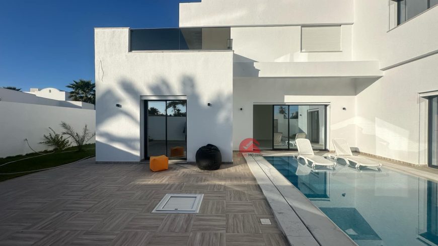 VILLA AVEC PISCINE