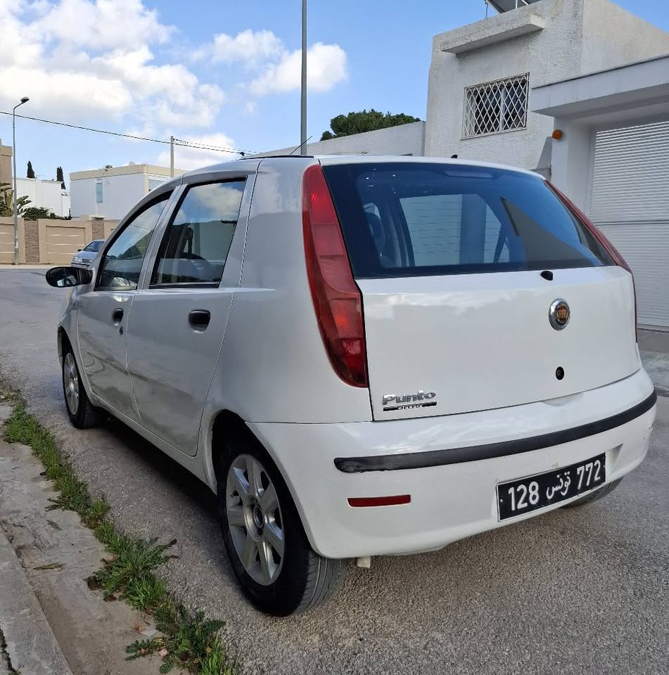 Annonce-Fiat-Punto-3-premiere-main-en-tres-bon-etat