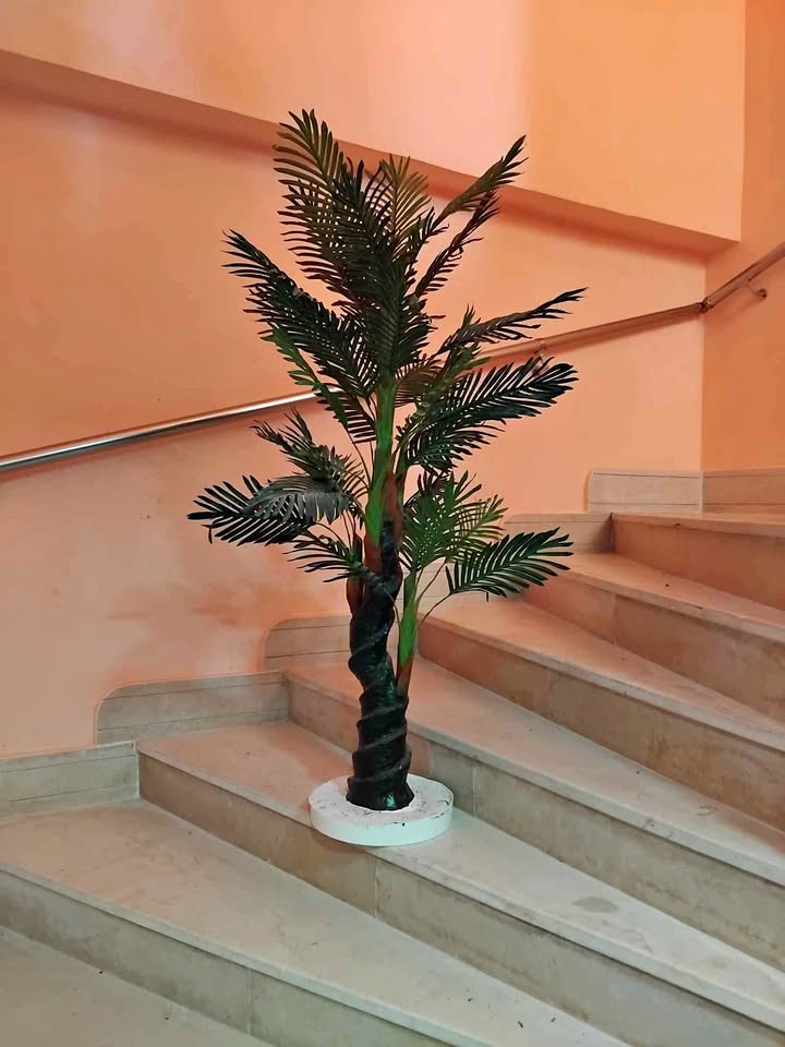 Arbre-artificiel-decoratif-de-16m-en-vente-a-Tunis