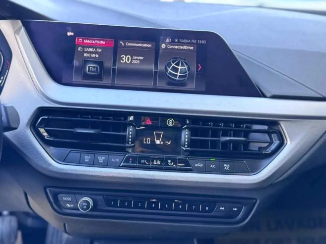 BMW-Serie-1-avec-climatisation-bi-zone-et-sieges-chauffants