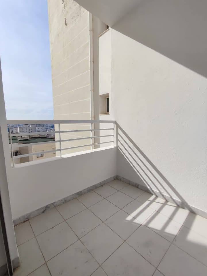 Balcon-avec-vue-degagee-appartement-Cite-Ennasr