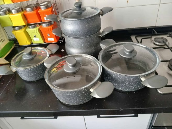 Batterie-de-cuisine-en-granite-gris-4-pieces-avec-couscoussier-6L-a-vendre-a-Tunis