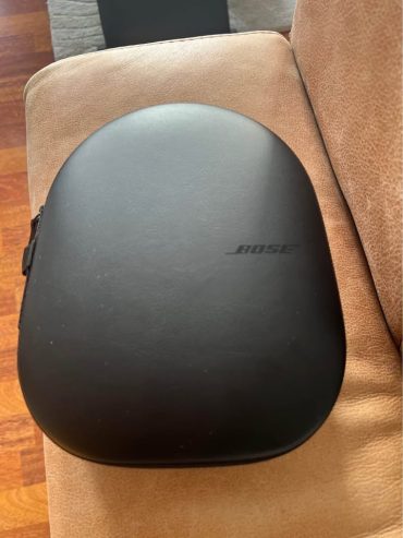 Bose-Headphones-700-noir-avec-pochette-de-transport