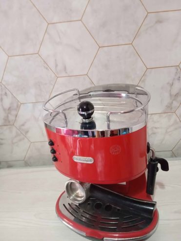 Cafetiere-Delonghi-compatible-dosettes-et-cafe-moulu