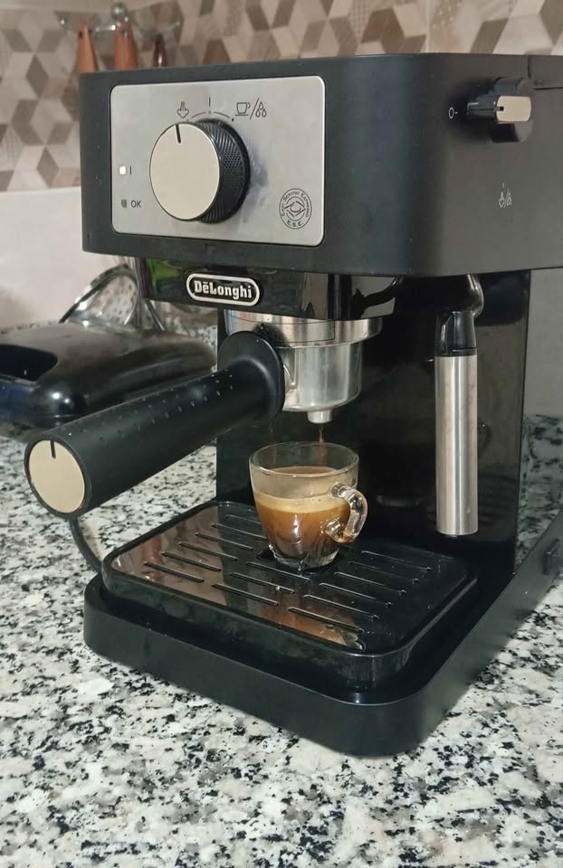 Cafetiere-espresso-Delonghi-15-bars-avec-buse-vapeur