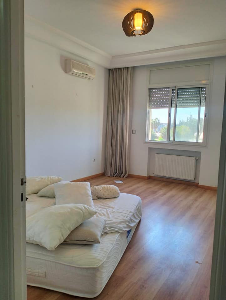 Chambre-avec-chauffage-central-dans-appartement-a-La-Soukra