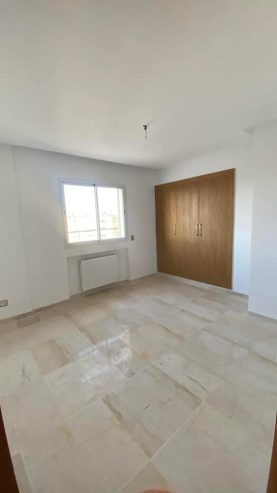 Chambre-avec-dressing-dans-un-appartement-neuf-a-louer