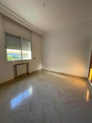 Chambre-confortable-appartement-haut-standing-La-Marsa