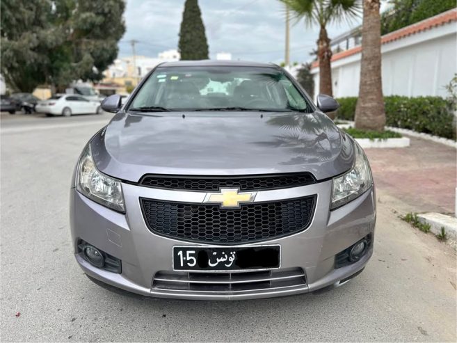 Chevrolet-Cruze-2011-Premiere-Main-a-vendre-a-Ariana
