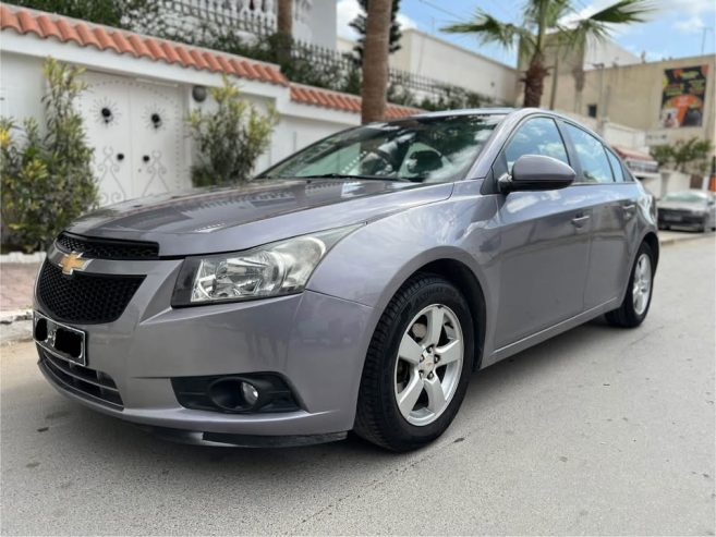 Chevrolet-Cruze-2011-en-tres-bon-etat-exterieur-avec-jantes-en-alliage