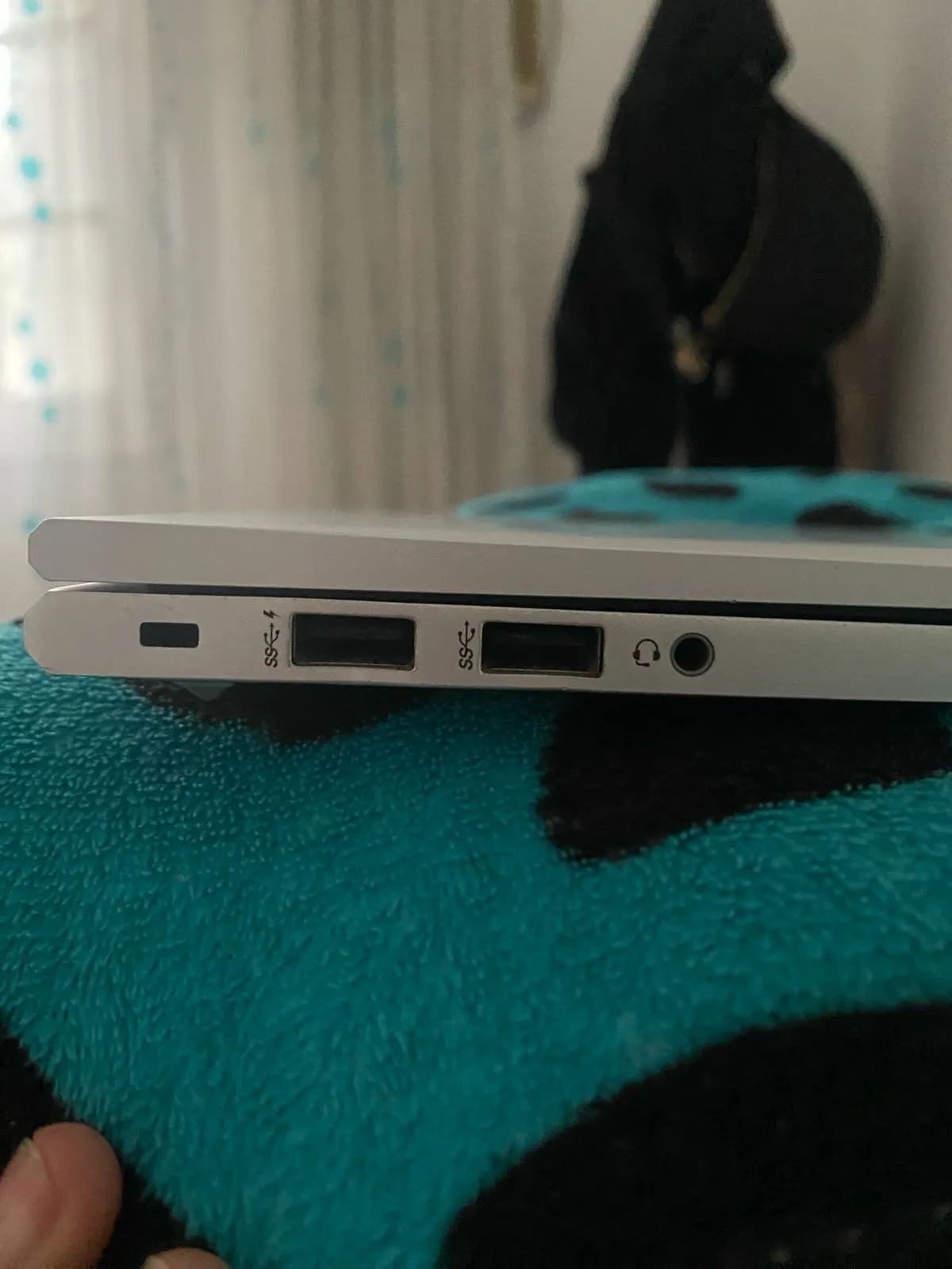 Connectique-PC-portable-HP-EliteBook-845-G8-Ryzen-5-a-vendre-en-Tunisie