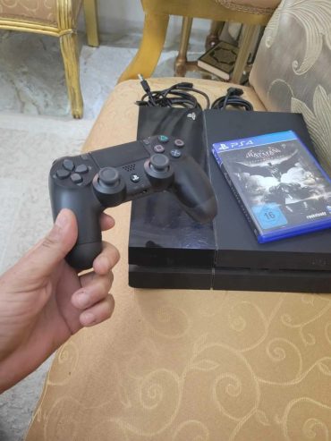 Console-PS4-Fat-presque-neuve-avec-accessoires-a-vendre-a-Mornaguia