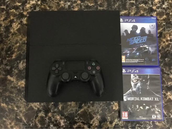 Console-PlayStation-4-avec-jeux-Mortal-Kombat-XL-et-Need-for-Speed