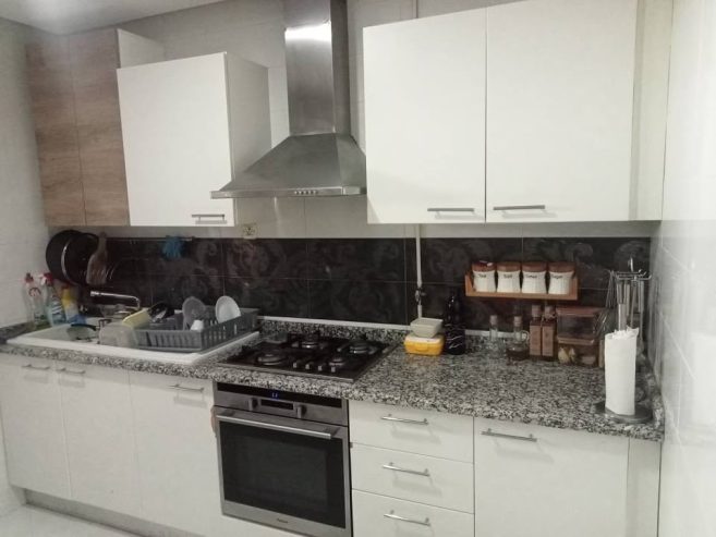 Cuisine-equipee-dans-appartement-a-vendre-La-Soukra
