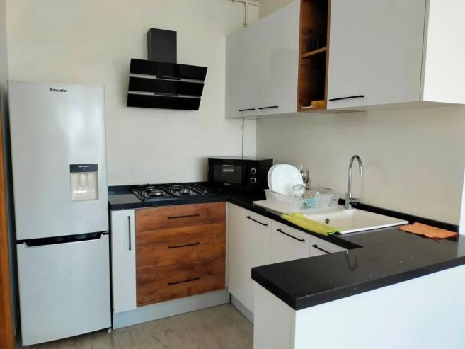 Cuisine-equipee-moderne-de-lappartement-S1