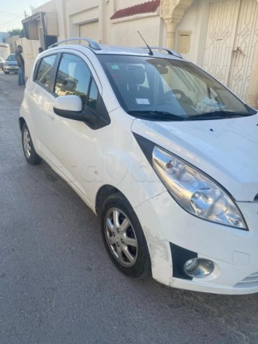 Design-exterieur-Chevrolet-Spark-avec-feux-antibrouillard-et-jantes-alliage