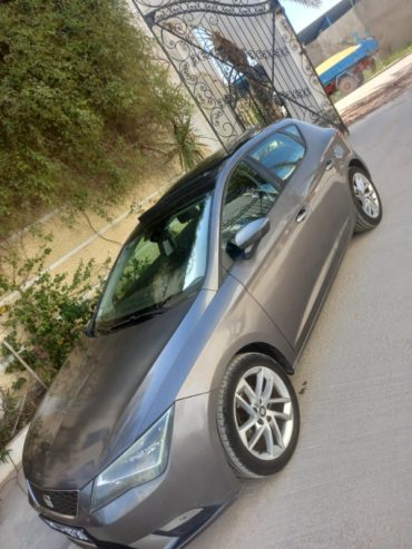 Design-exterieur-Seat-Leon-Style-2016-avec-feux-LED-et-jantes-alliage