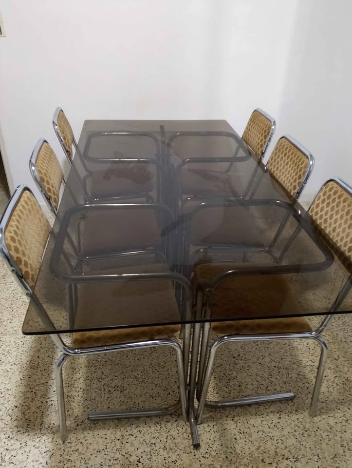 Ensemble-table-et-chaises-en-verre-et-metal-a-vendre