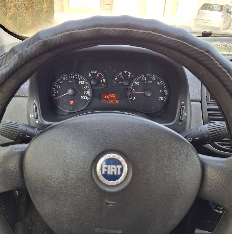 Fiat-Punto-3-essence-5-CV-–-Disponible-a-Menzah-1