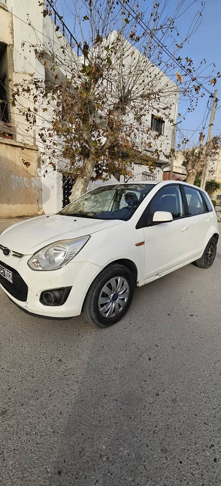 Ford-Figo-avec-160-000-km-disponible-a-Tunis