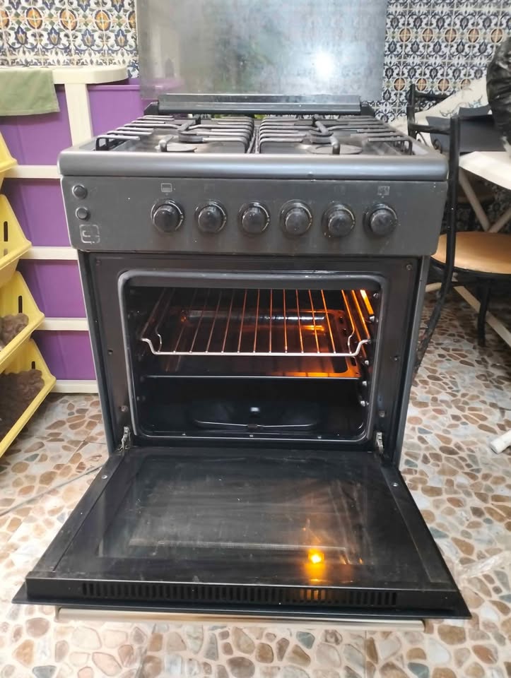 Four-a-gaz-pour-une-cuisson-rapide-et-efficace