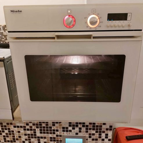 Four-encastrable-Miele-H818-neuf-de-luxe-disponible-a-Megrine