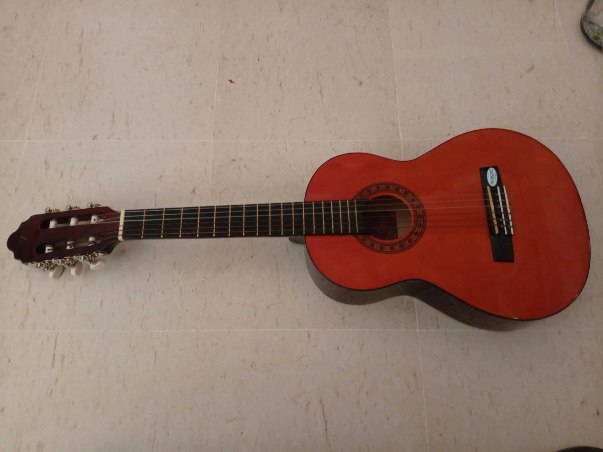 Guitare-classique-Valencia-en-vente-a-Sfax