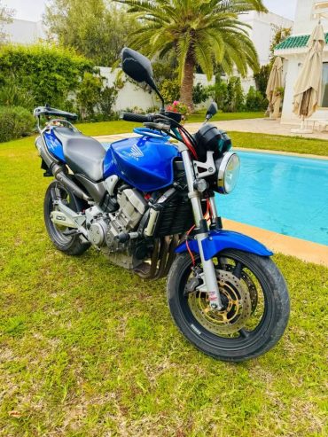 Honda-Hornet-900-noire-a-vendre-en-Tunisie