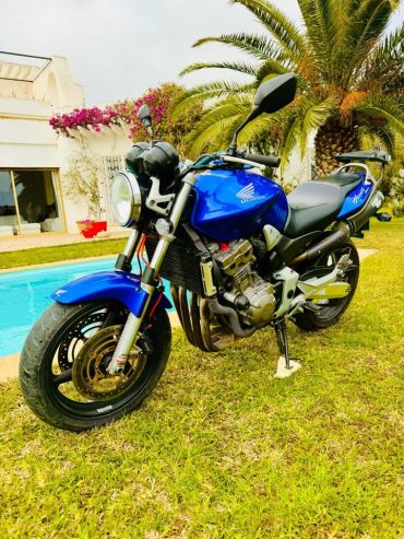 Honda-Hornet-900-prete-a-rouler-a-Hammamet