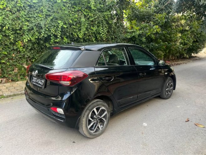 Hyundai-i20-2018-avec-camera-de-recul-et-ecran-tactile